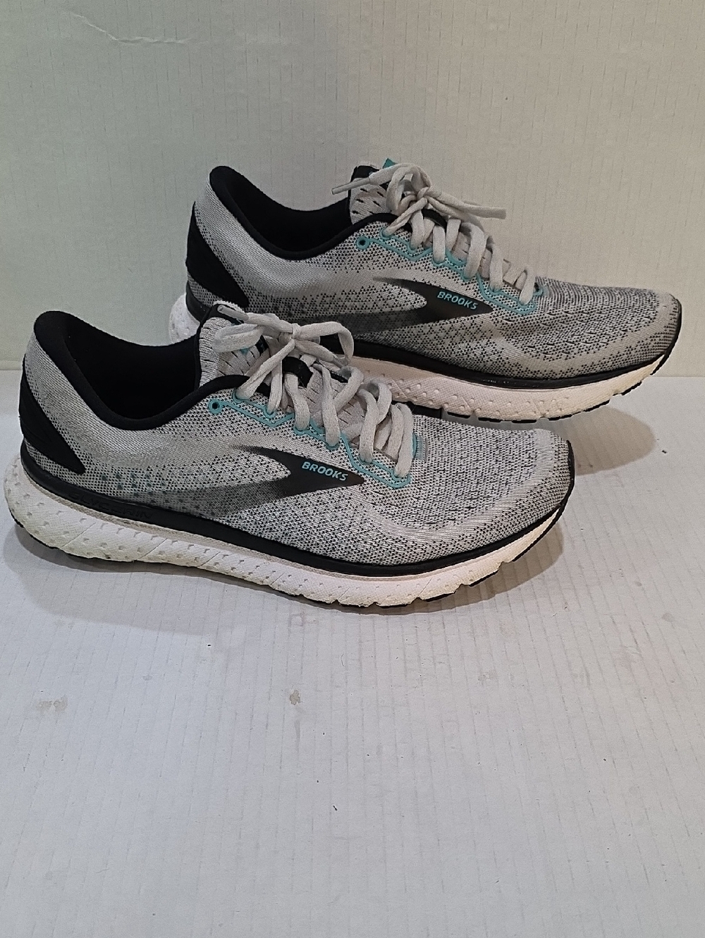 Brooks Glycerin 14 Womens Gray Running Shoes with Teal Accents Size 9